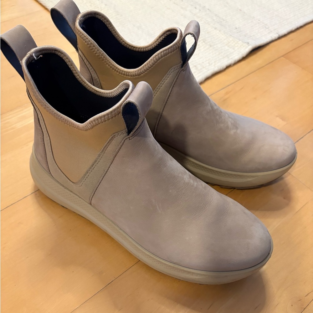 ECCO Slip-On Chelsea Waterproof Boots